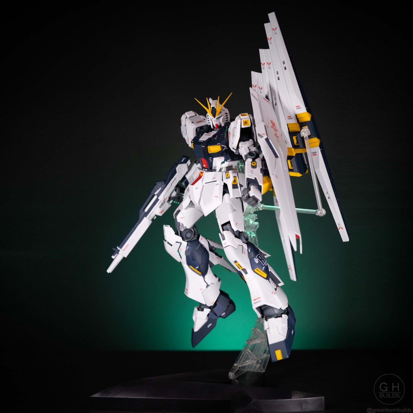 Bandai - Gundam Model Kit- MG Gundam Nu Ver Ka 1/100