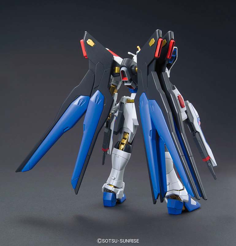 Bandai - Gundam Model Kit- HG Gundam Strike Freedom Revive 1/144